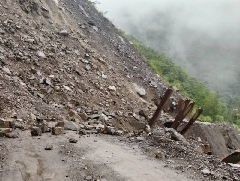 土砂災情地點圖片-苗栗縣南庄鄉301農路通往鹿山、鹿湖路段