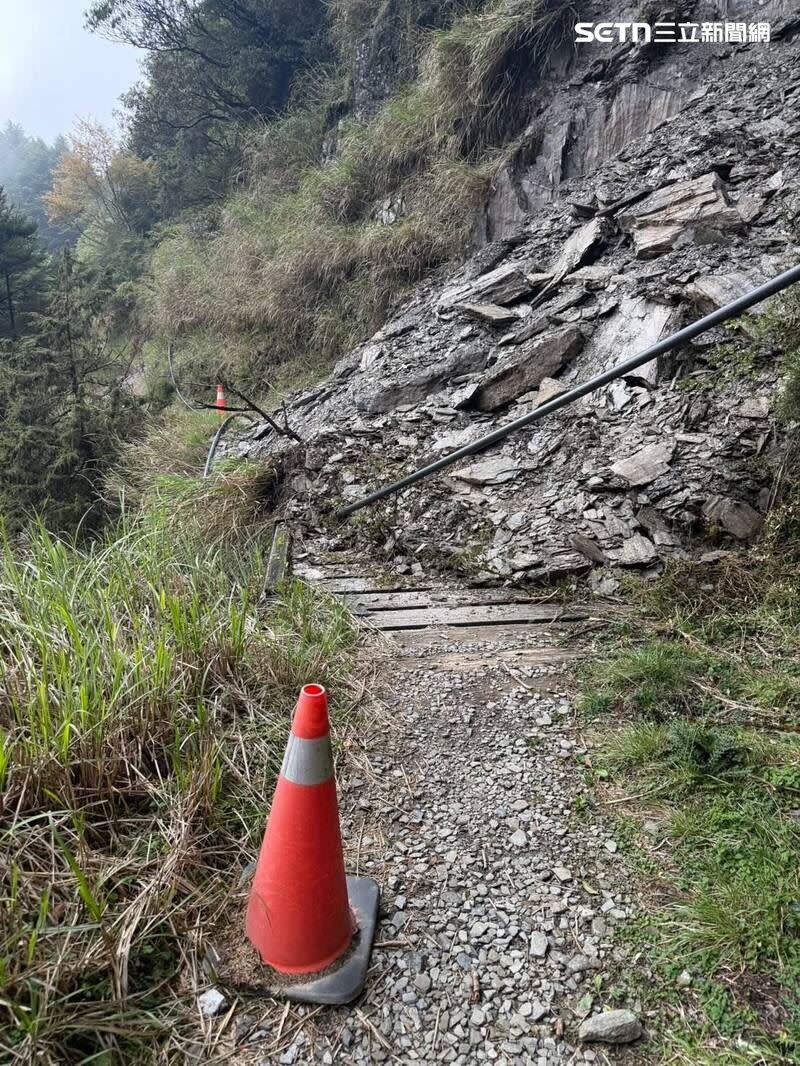 土砂災情地點圖片-6K、10K 及天池山莊往「光被八表」碑文方向步行約 50 公尺處
