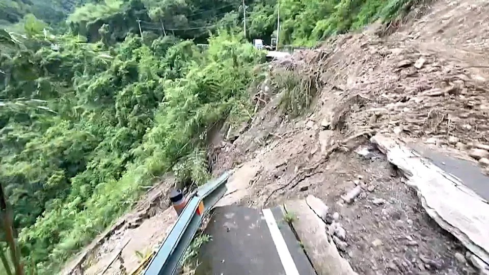土砂災情地點圖片-玉峰村的石磊部落聯外道路